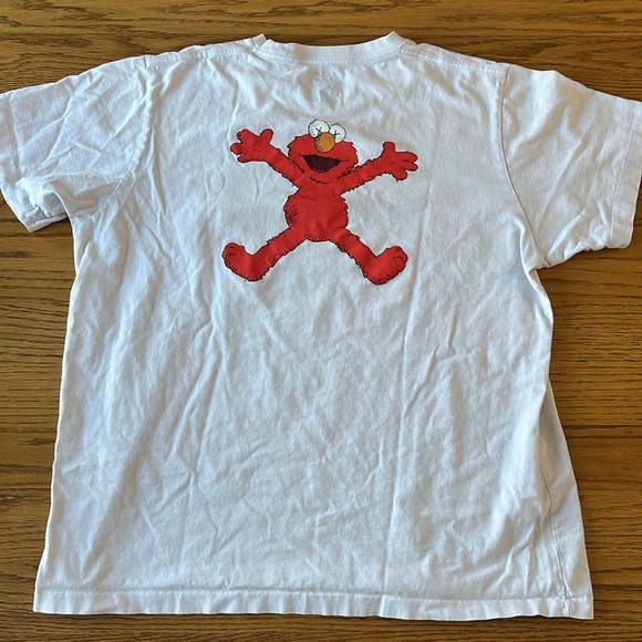 Kaws x Uniqlo Sesame Street T Shirt - Picture 2 of 2